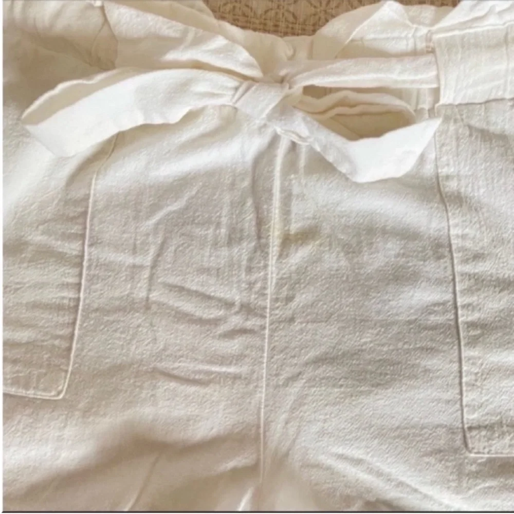 Women’s Kendall & Kylie White Linen High Waisted Tie Shorts Size Medium